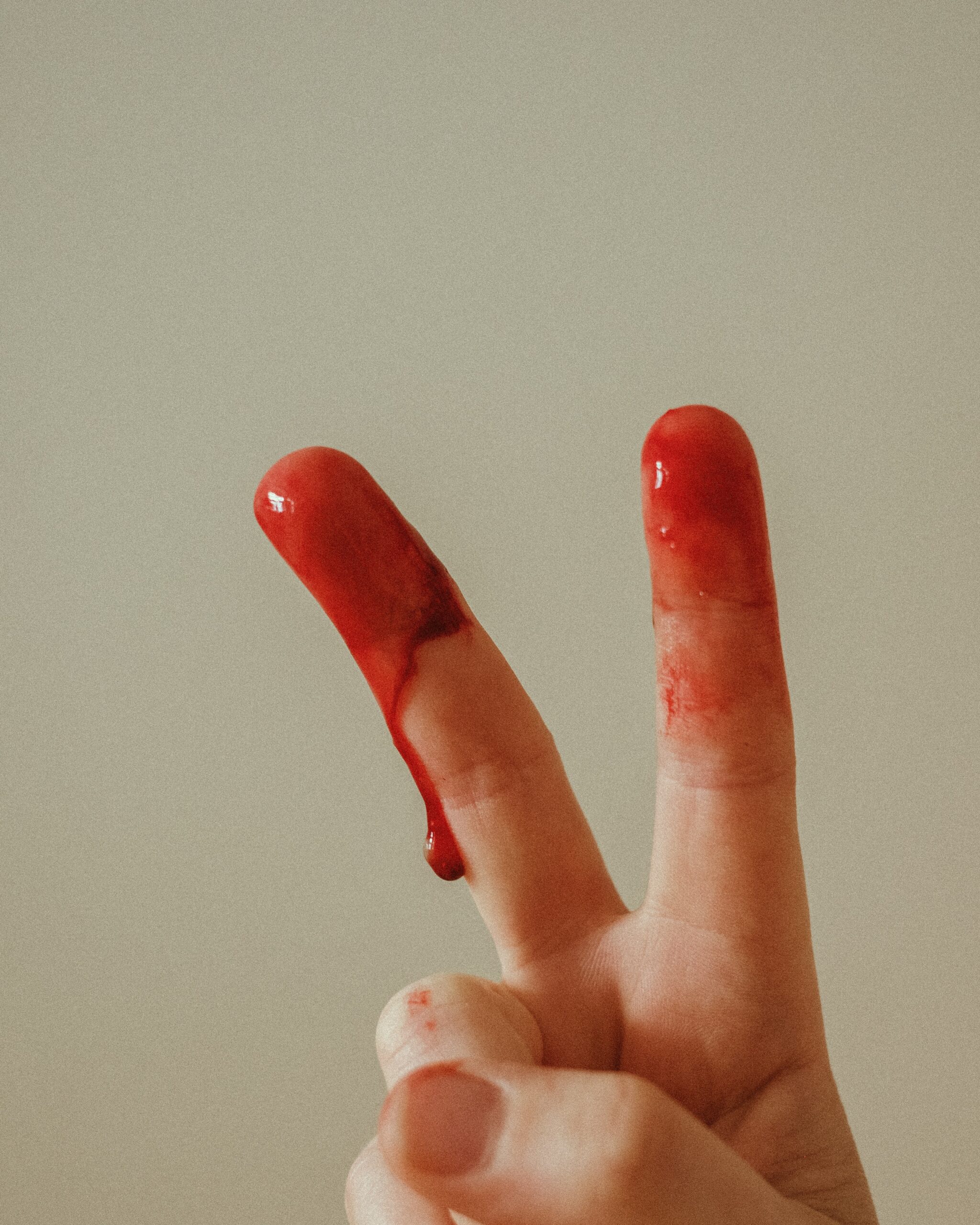 Die hygiensch-moralische Rettung für alle Menstruierenden ist da: Der Pinky Glove