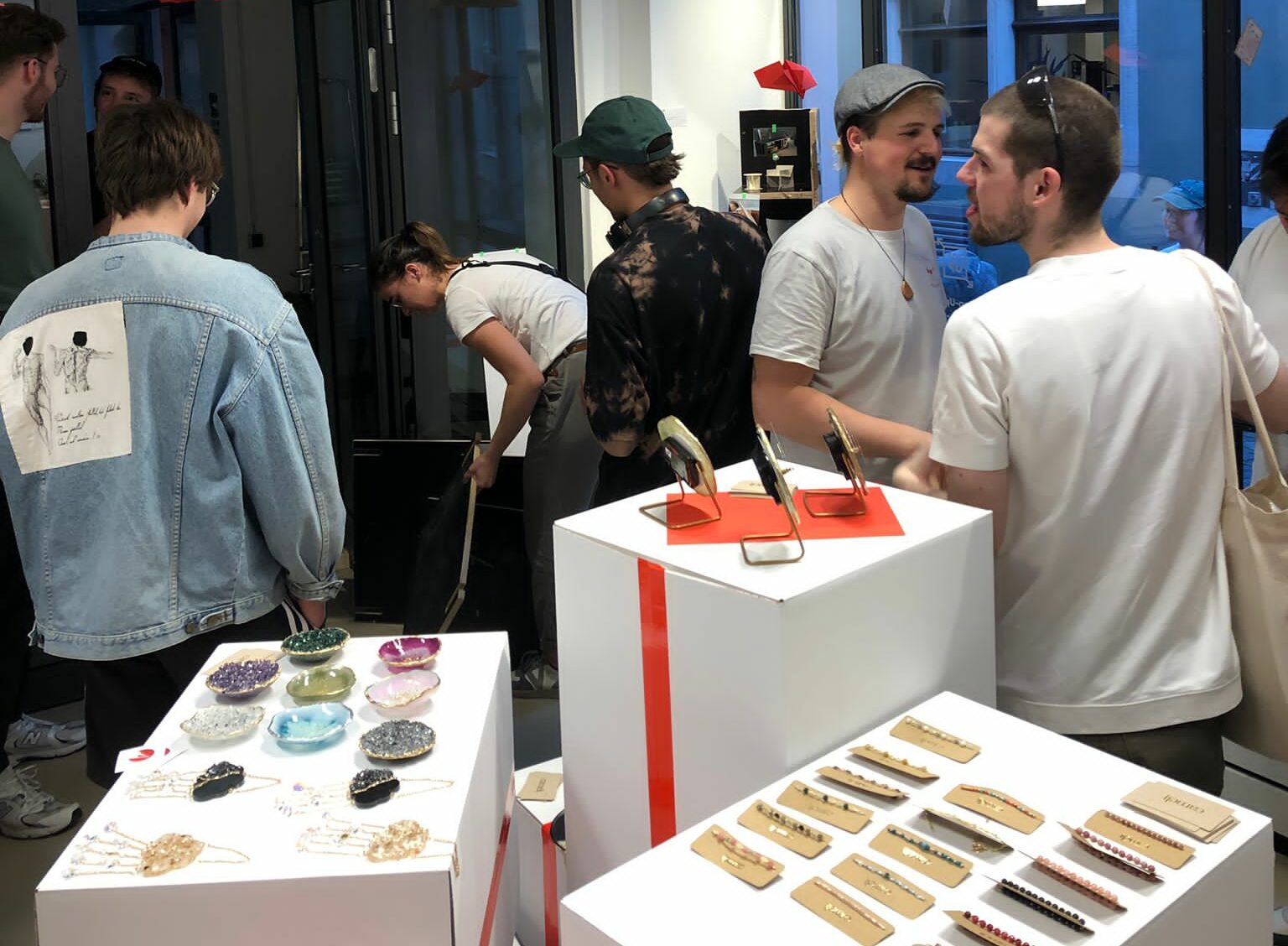 »Hin und Weg« – er kommt und geht – ein Pop-up Store von Studierenden aus Regensburg