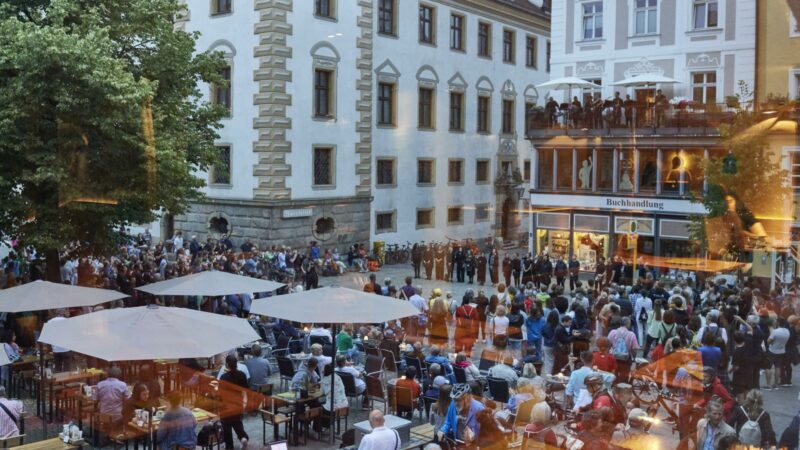  Der Wahrheit ein letztes Mal auf der Spur – Spielzeitende im Theater Regensburg 